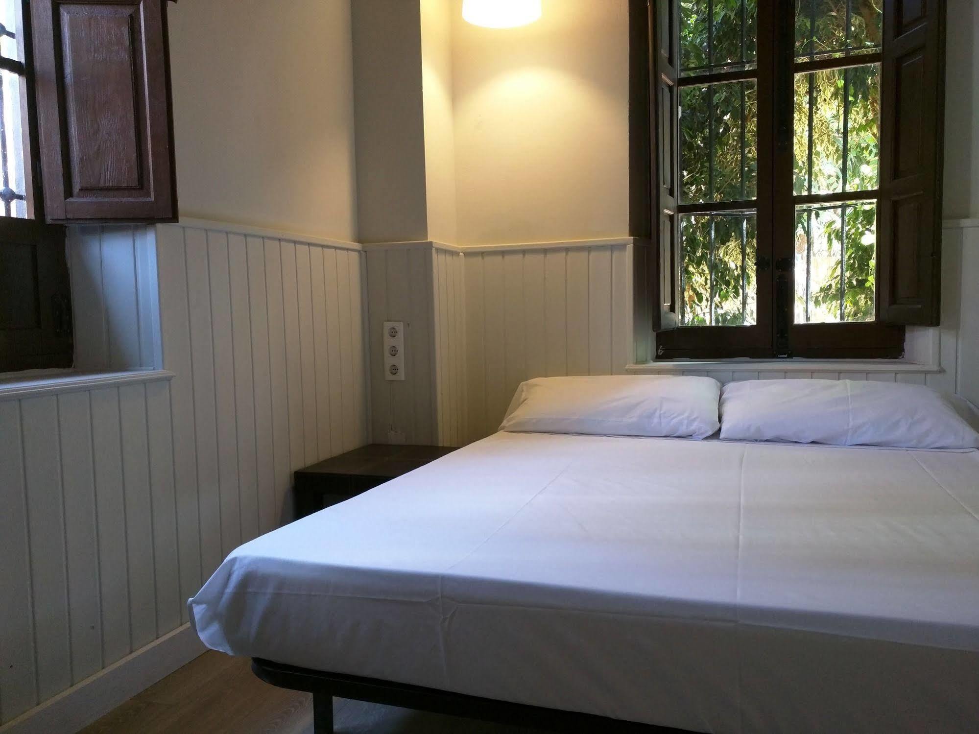 Nwt Paradise Urban Hostel Аликанте Экстерьер фото